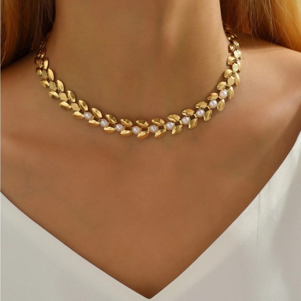 Gold Leaf Pearl Choker Necklace - Picture 1 of 4